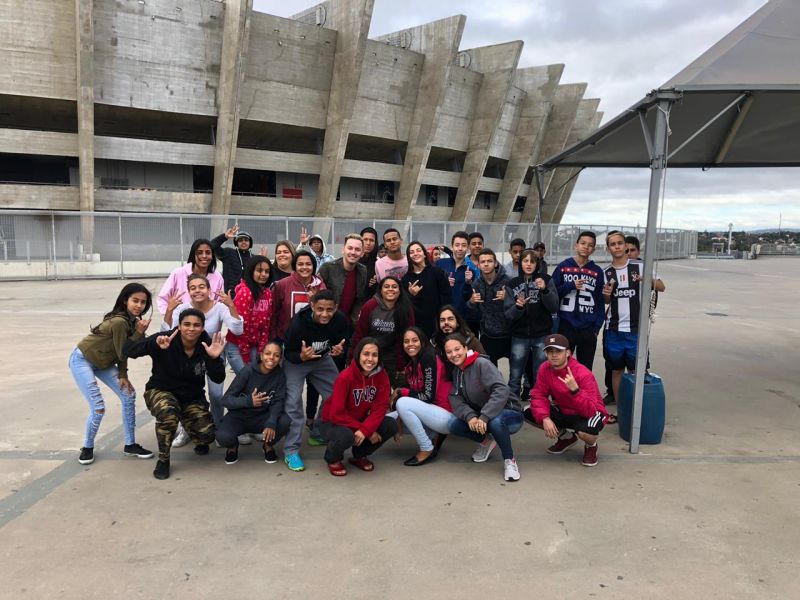 Participantes do projeto Estação do Esporte visitam Mineirão